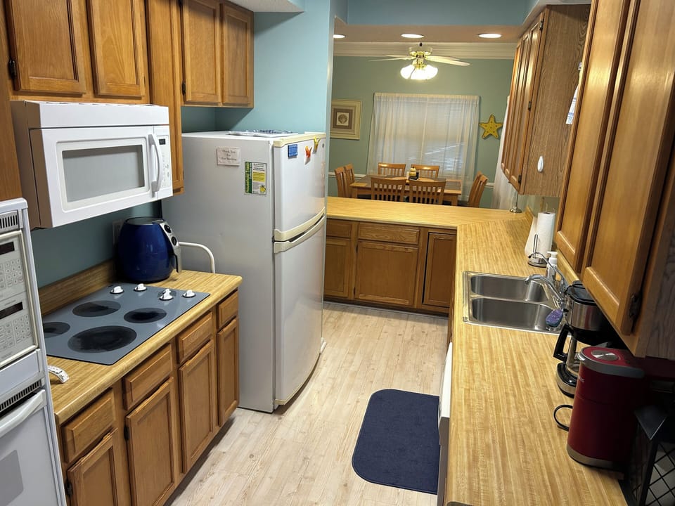 kitchen with eat in table