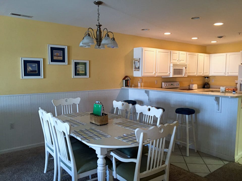 Dining room and kitchen counter that seats 9 people!