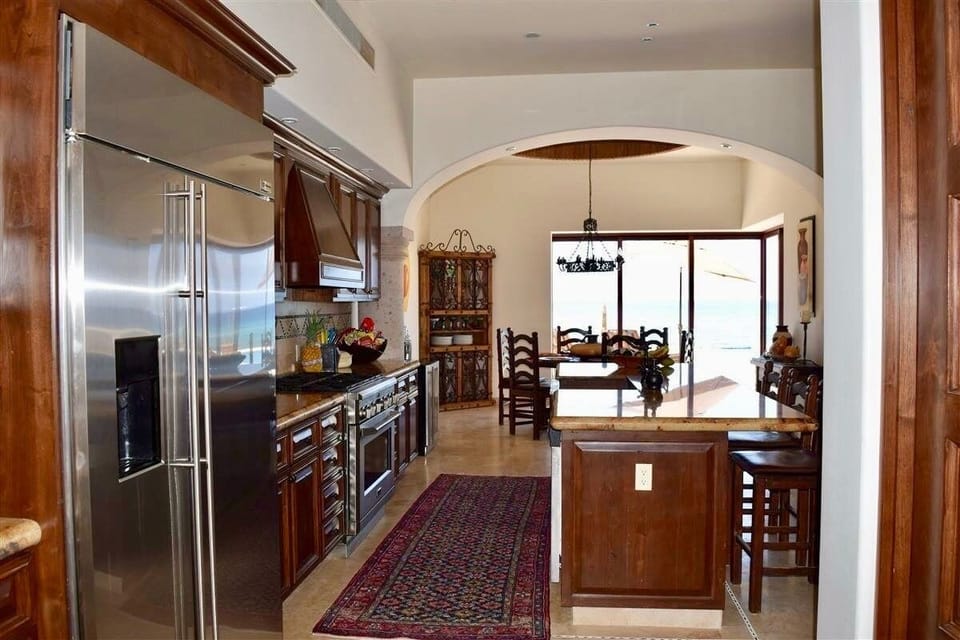 Fully stocked kitchen & pantry