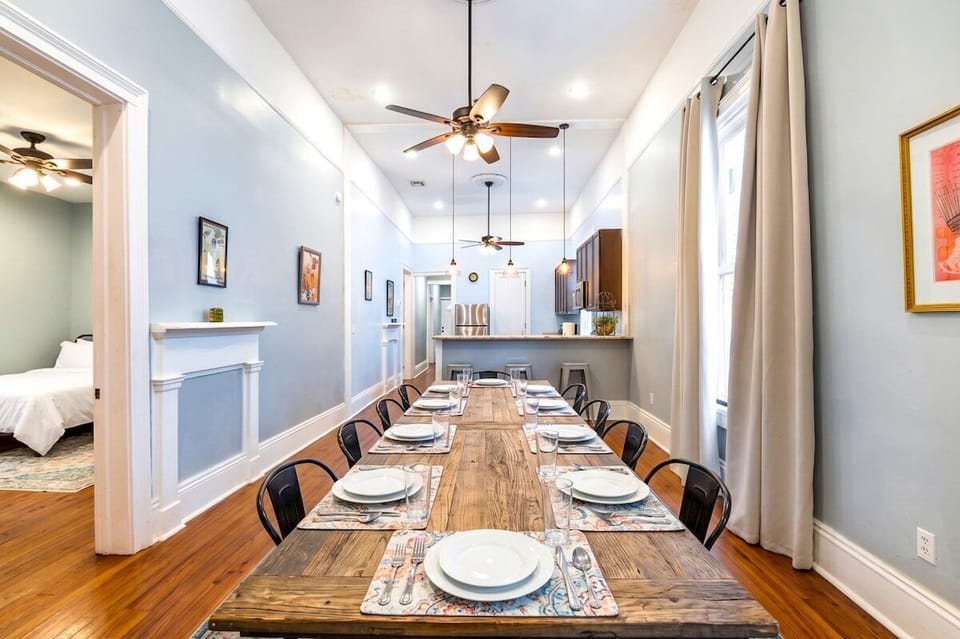 1334-dining-towards-kitchen