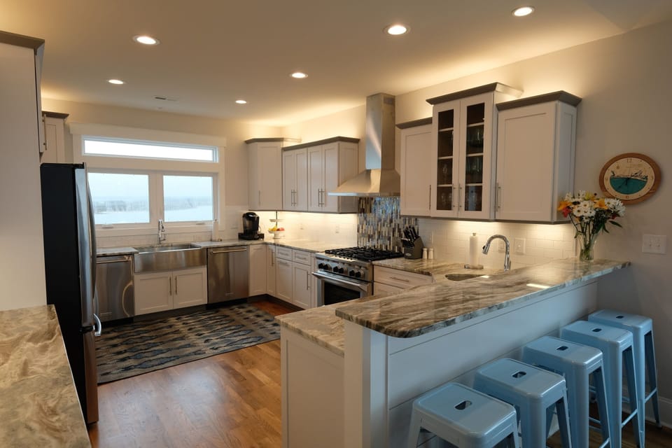 Large Chef's Kitchen, 6 Burner Gas Cooktop, 2 Ovens, 2 Dishwashers, 2 Sinks
