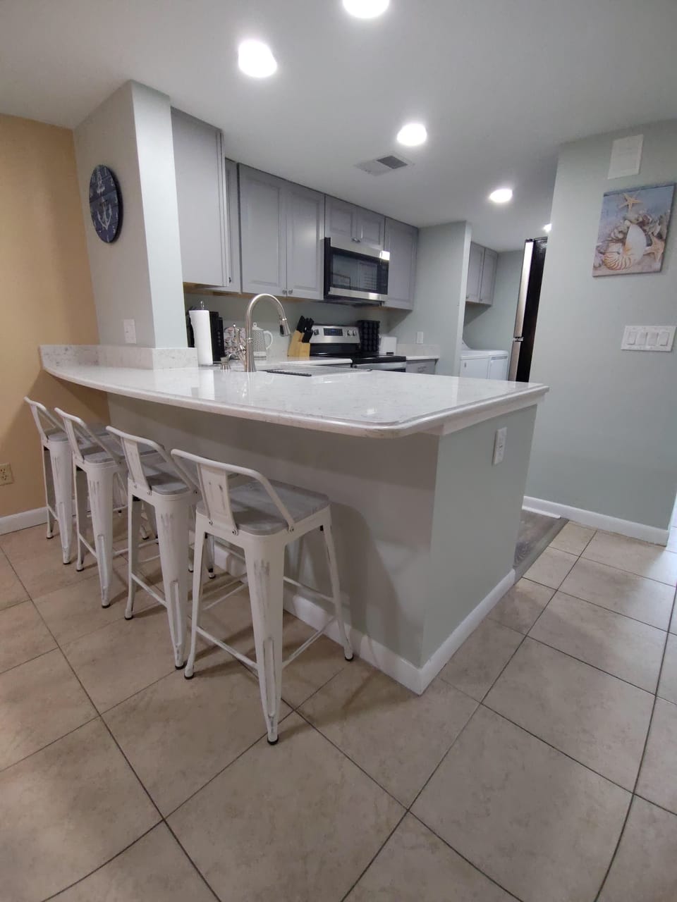 Counter seating for 4