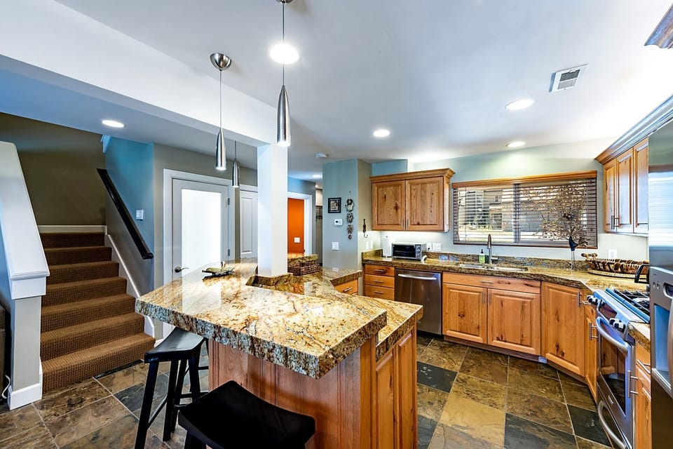 Kitchen/Bar seating
