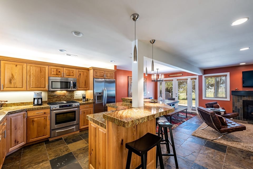 Kitchen/Bar seating