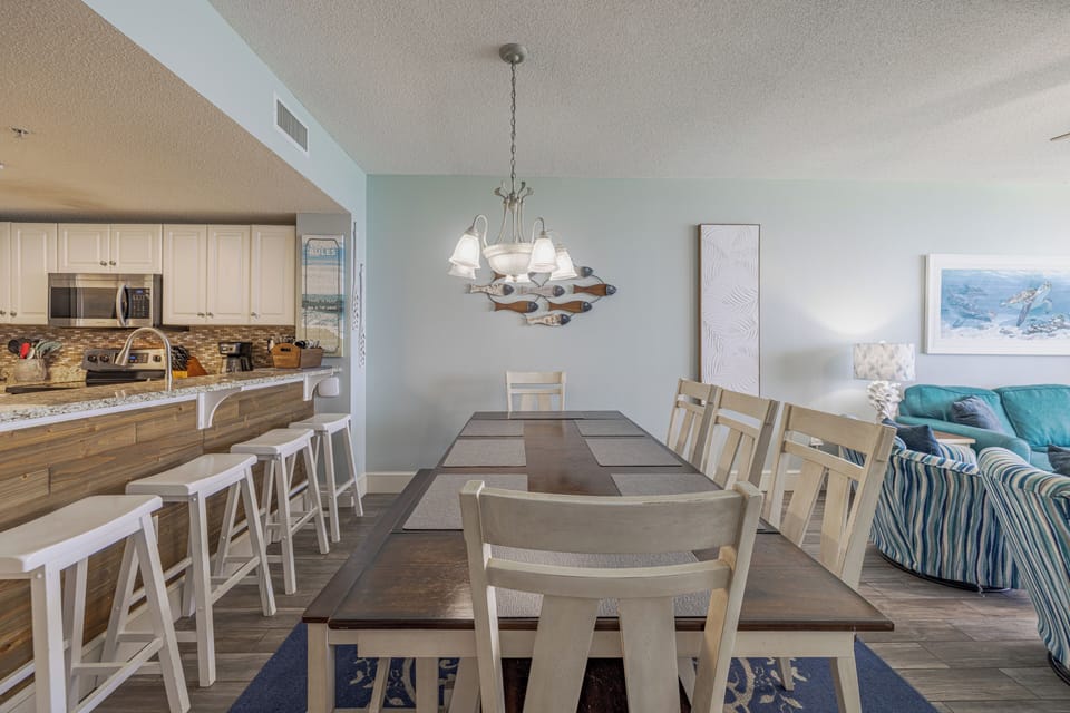 Dining seating for 12
