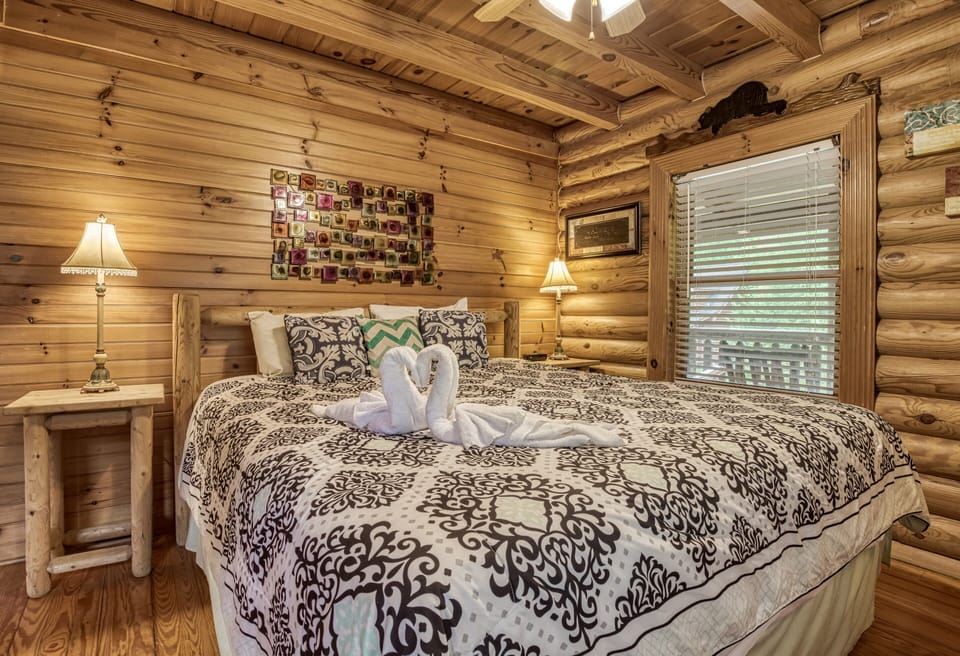 Pet Friendly Cabin in Pigeon Forge - A Smoky Getaway - Main level bedroom with king size bed