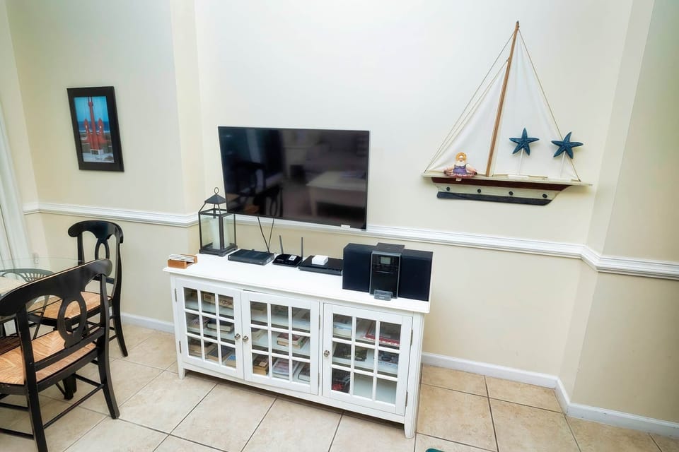 Windemere Resort Unit 604 Entertainment Center