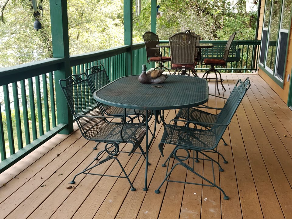 Large fully rail enclosed deck, perfect to keep the littles ones inside.