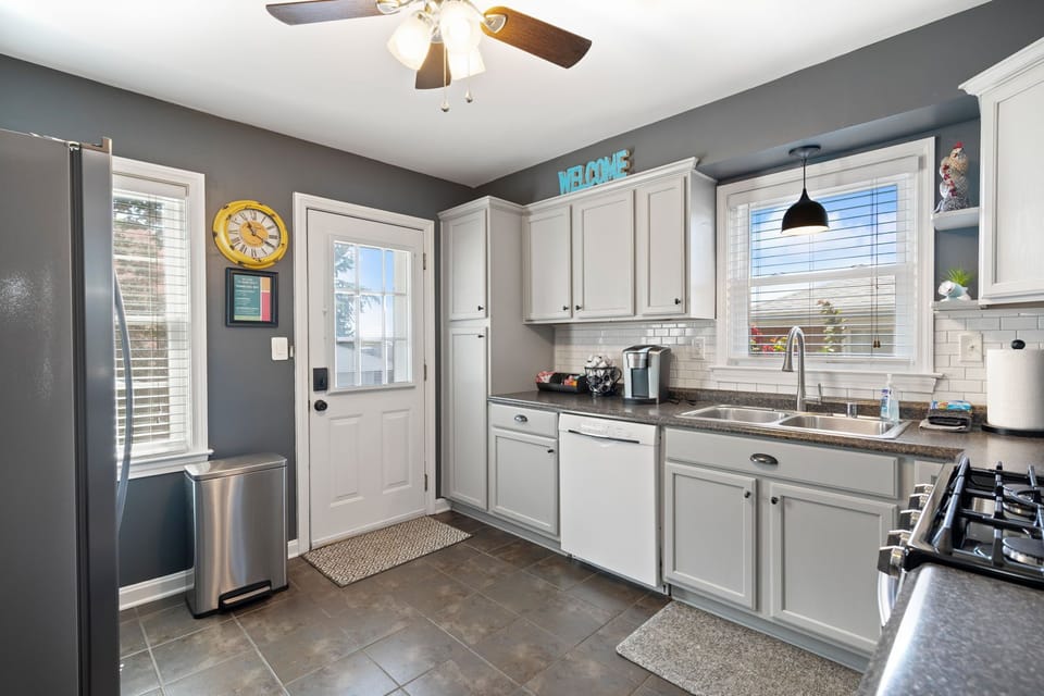 Kitchen with everything you could ask for! 