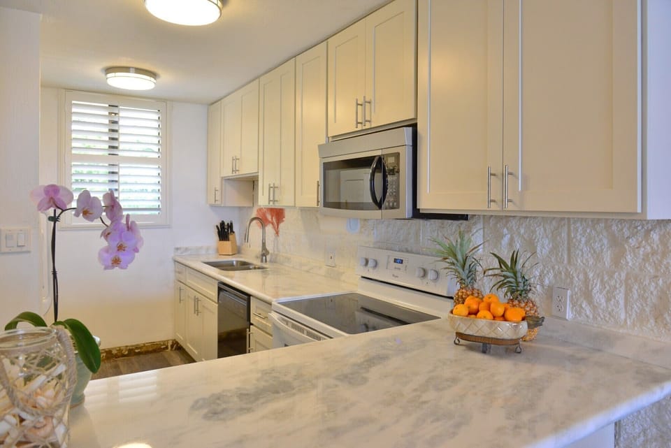 Fully equipped kitchen.