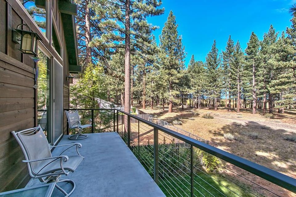 Enjoy your coffee on the deck with the amazing view!