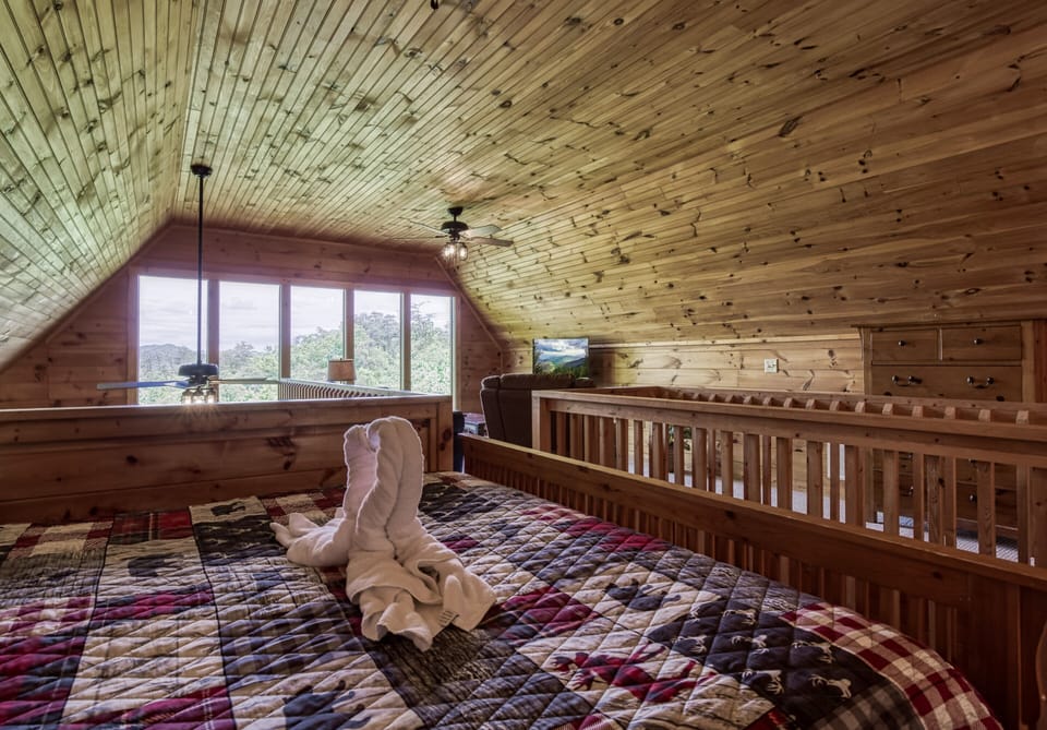 Smoky Mountain Chalet with a Hot Tub - "Black Bear Lodge" - Upper level bonus loft bedroom with king size bed