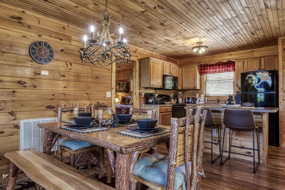 Pigeon Forge Vacation Rental - "Black Bear Lodge" - Dining area and fully furnished kitchen