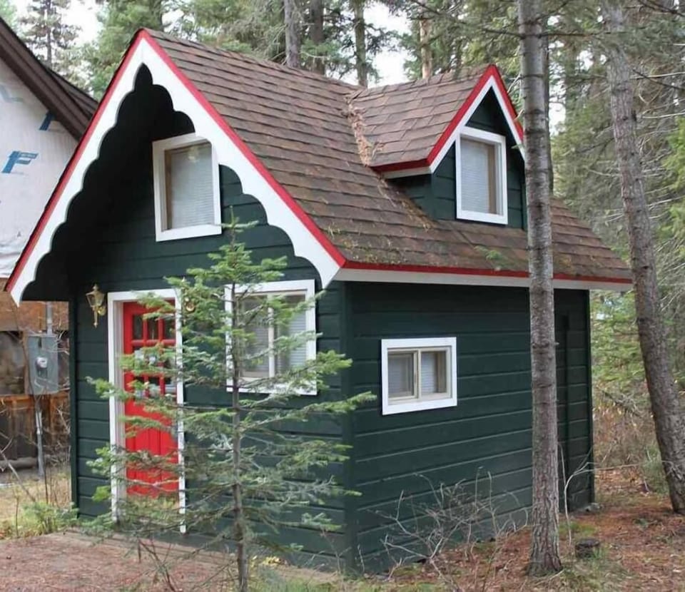 The Little Berry Bunkhouse