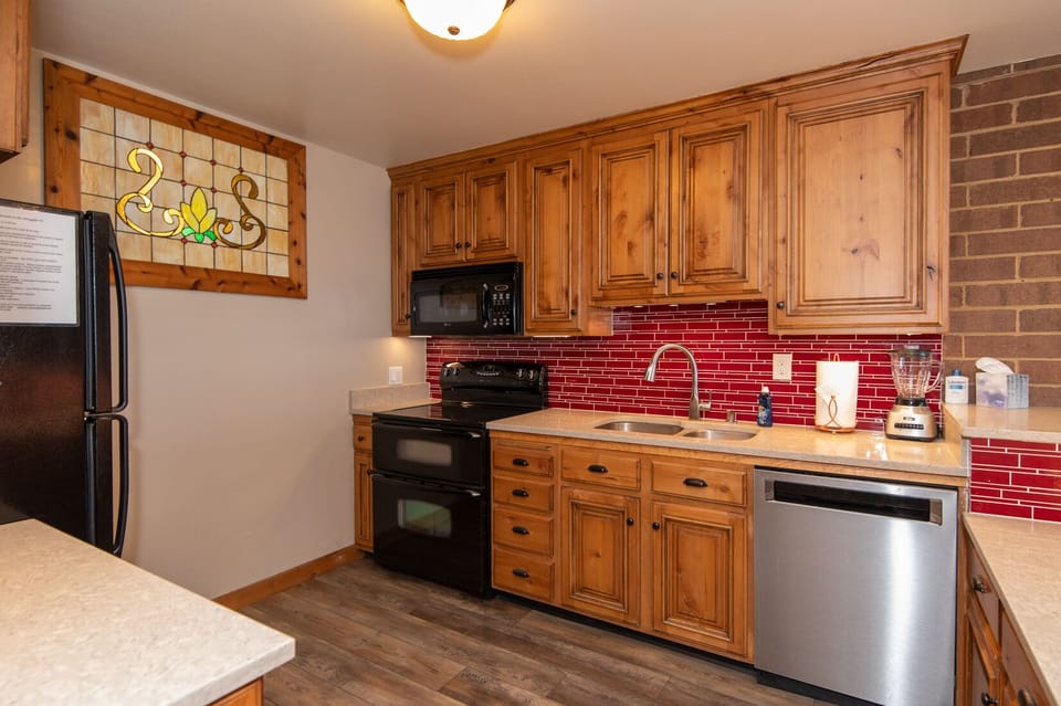 New Dishwasher and tile in kitchen. Fully stocked for the chef in your group.