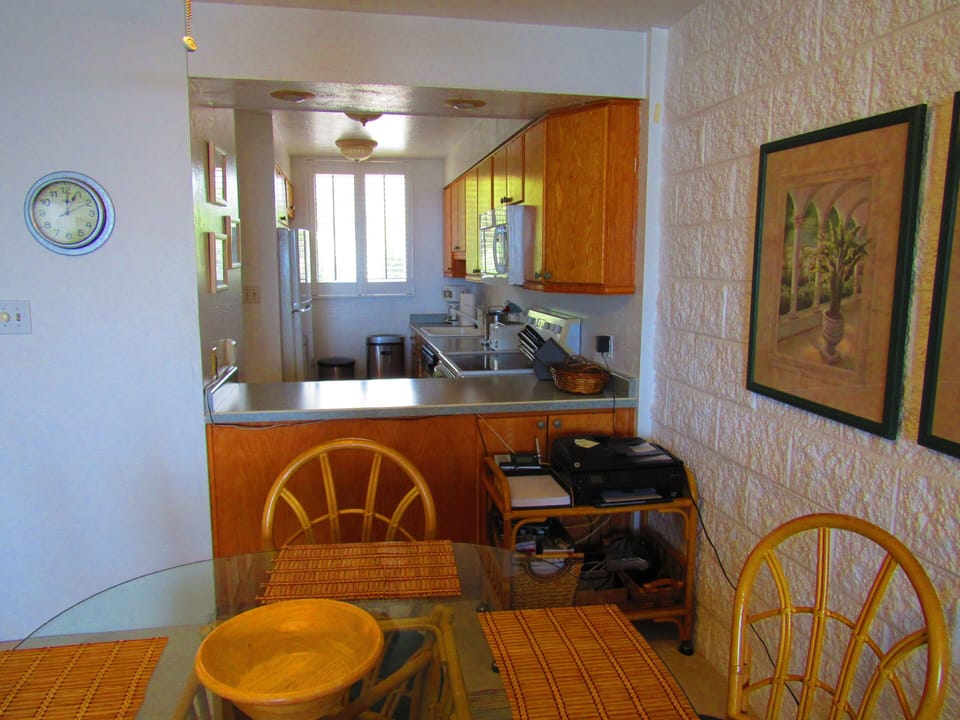 Bright and sunny gourmet kitchen; dining area with free phone/wifi/fax/copy