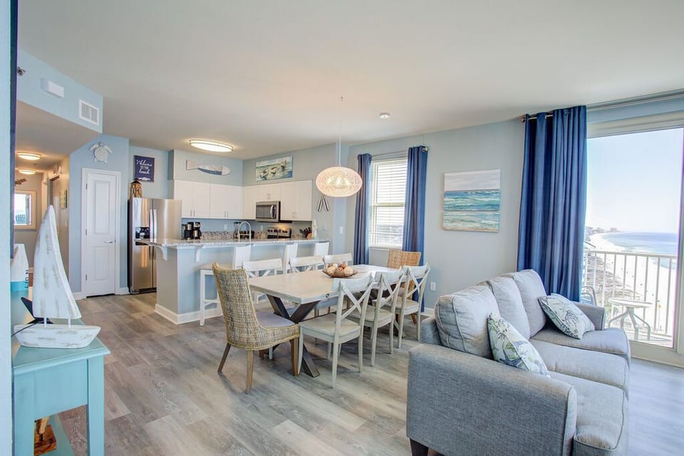 Open Layout with TONS of Natural Light!