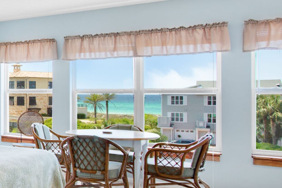 Sitting area, master/King bedroom, top floor, Gulf view
