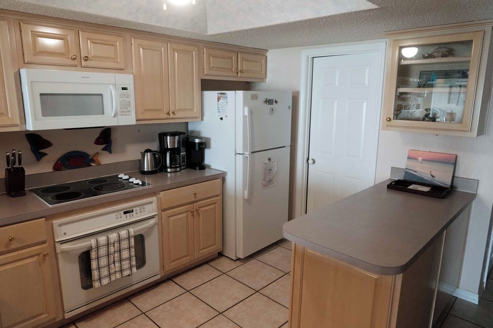 Fully stocked kitchen. Washer and Dryer.