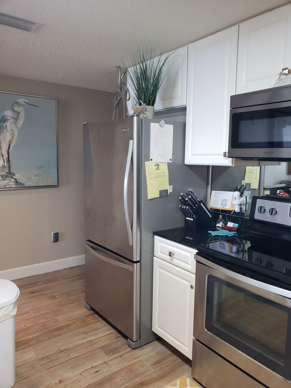 Full size appliances in a roomy kitchen perfect for whipping up your favorites!
