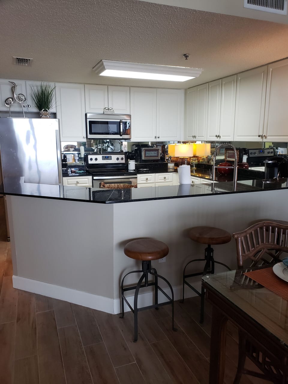 Bright kitchen with plenty of cabinet space