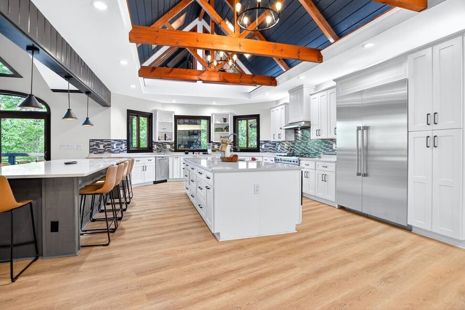 Brand New Luxury Kitchen with Upgraded Appliances