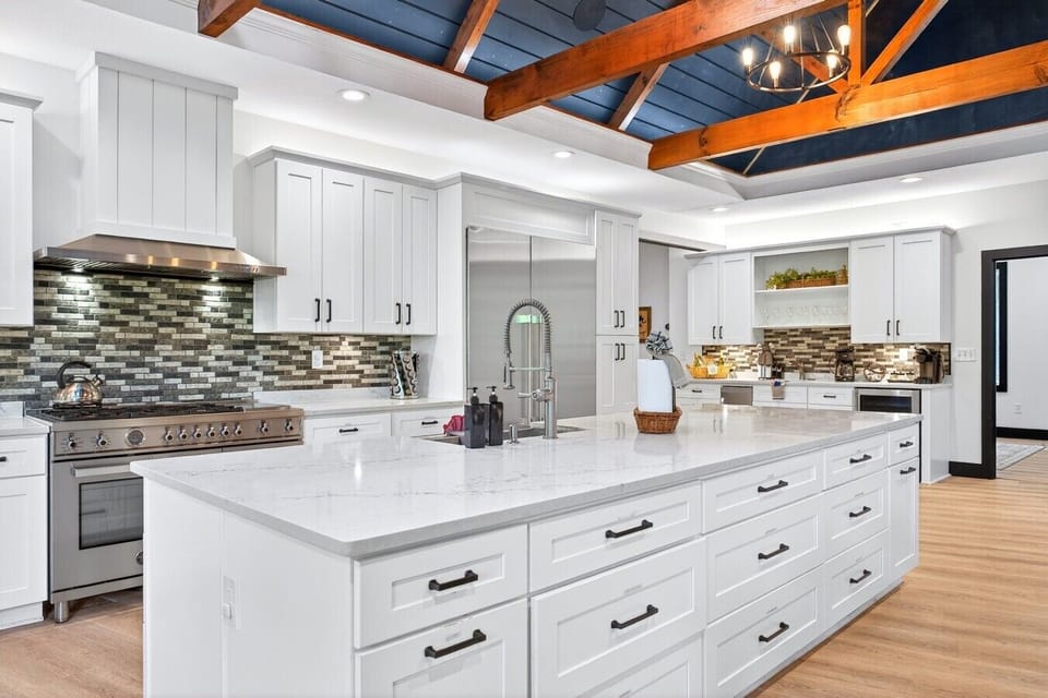 Brand New Luxury Kitchen with Upgraded Appliances