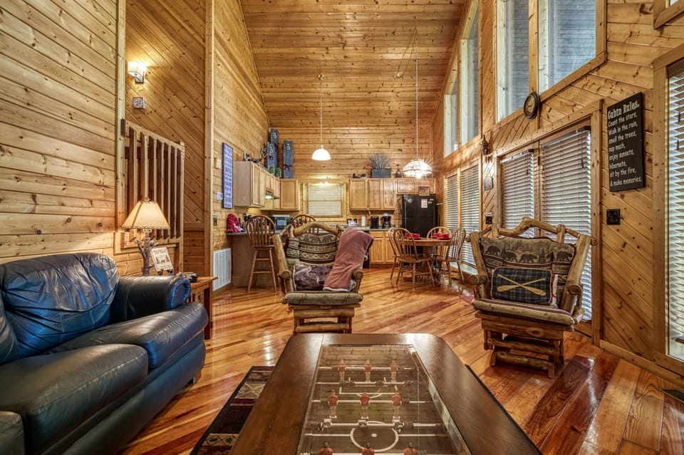 Wears Valley Pet Friendly Cabin "Angels Gift" - Living room with rocking chairs