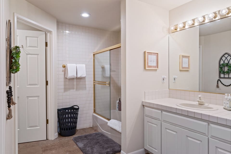 Downstairs bathroom1