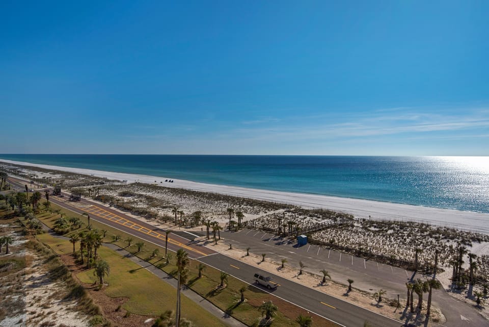 Huge balcony allows views of the Gulf looking east, south, and west and the bay!
