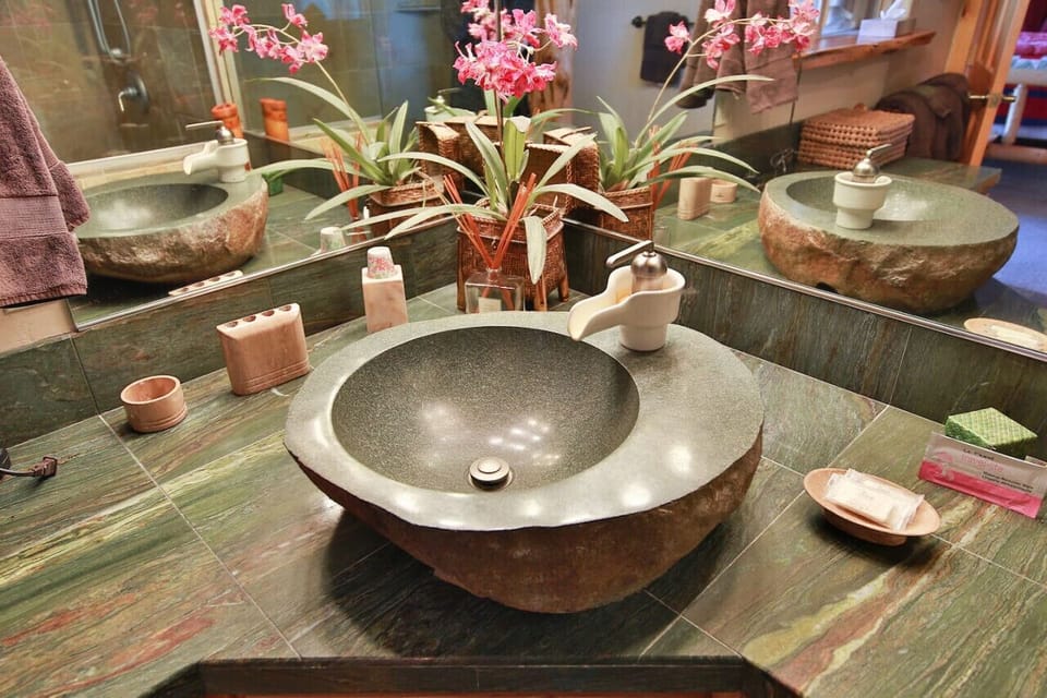 Full bathroom main floor