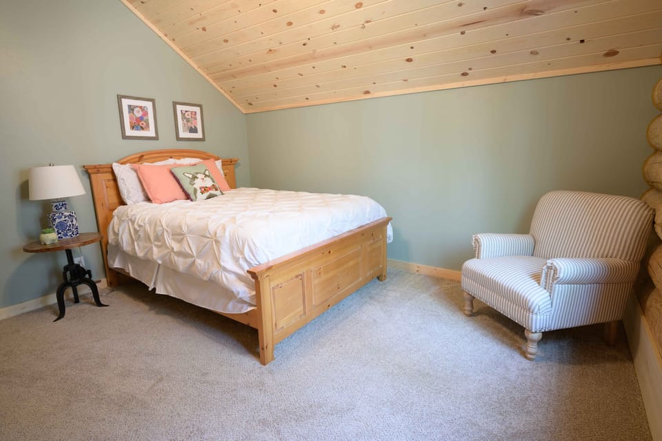 Upstairs Bedroom #2