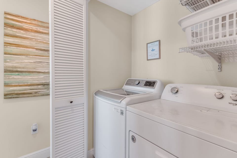 W&D ~ We provide you with a few laundry pods for your convenience