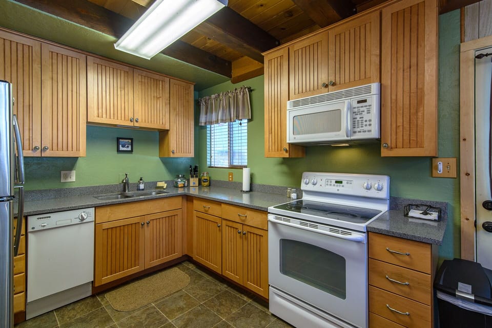 Well-designed kitchen with all the amenities.