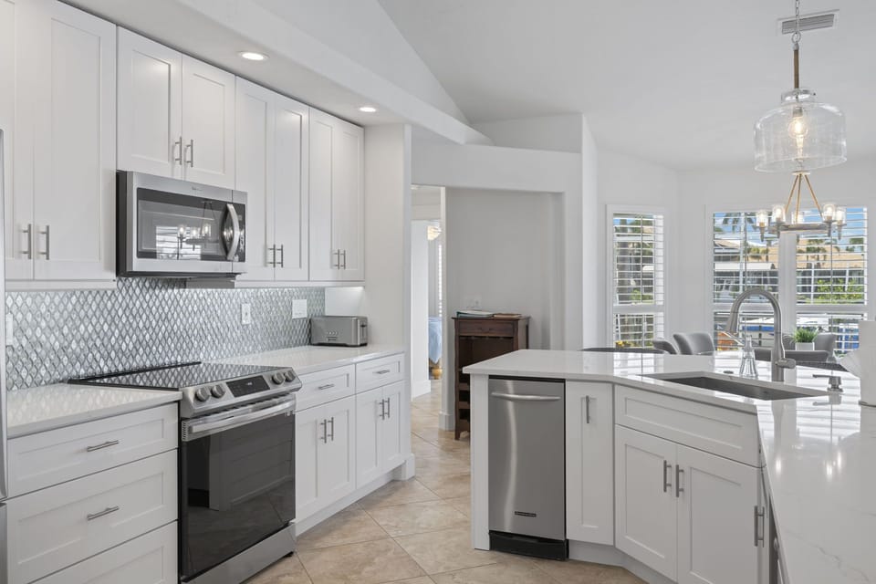 Beautiful Home with View of the pool from every angle 