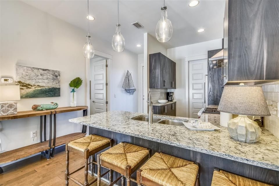 Dining - Seating for Four at the Breakfast Bar
