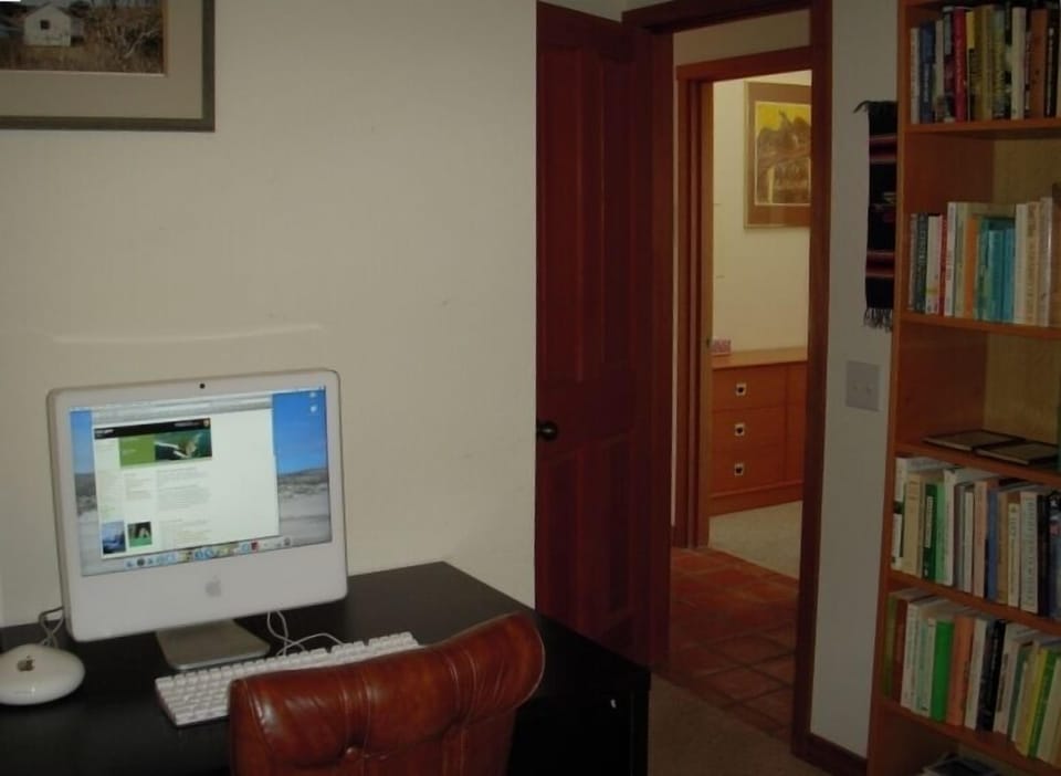 Office with computer and single bed. Cable Internet and WiFi throughout