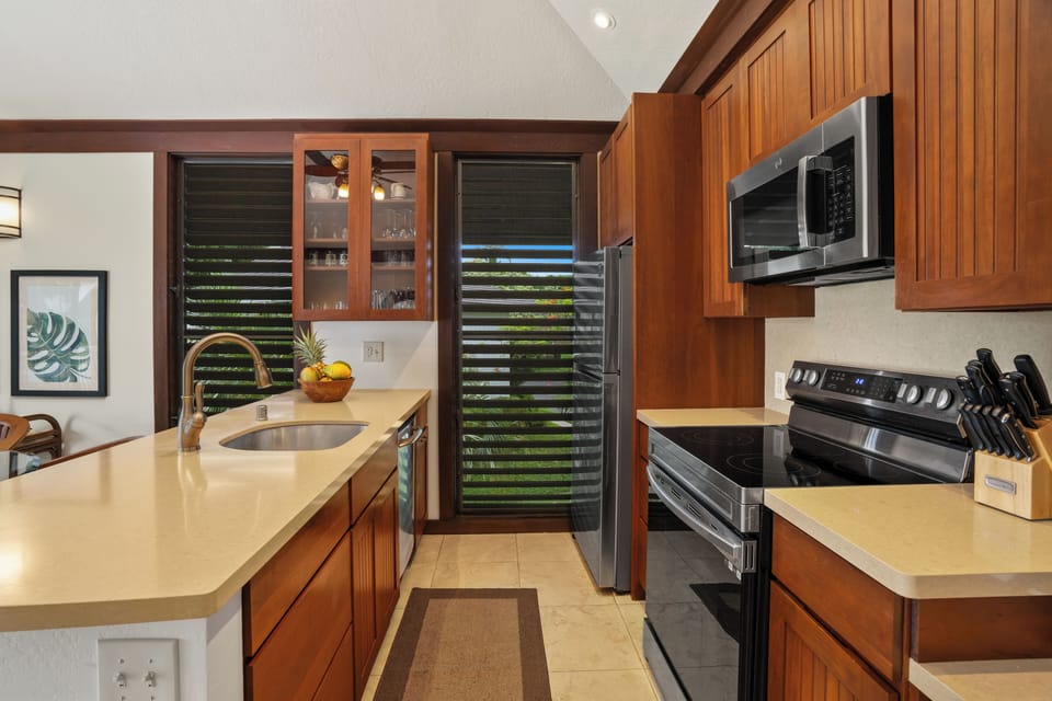 Lots of counter space in kitchen