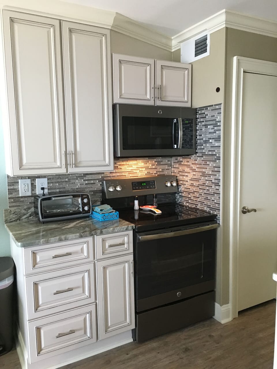 Full size GE stove - microwave!