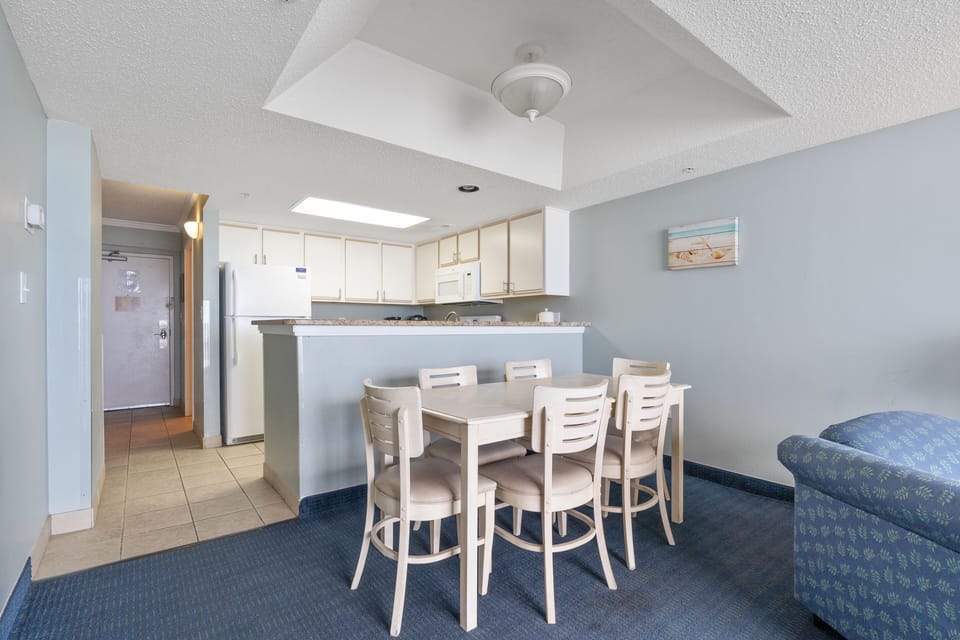 Dining area with seating for 6 guests