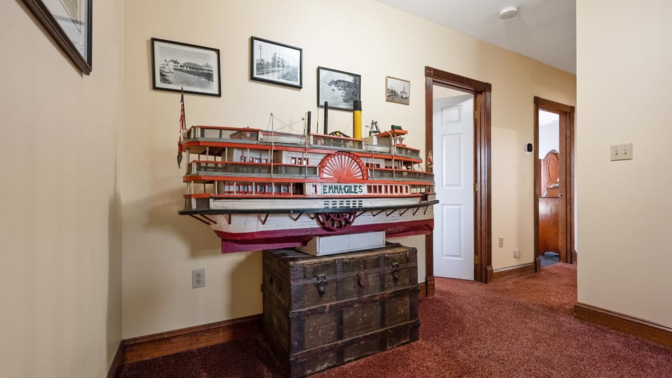 In early 1900s, ferries transported vacationers to Love Point Hotel, next door