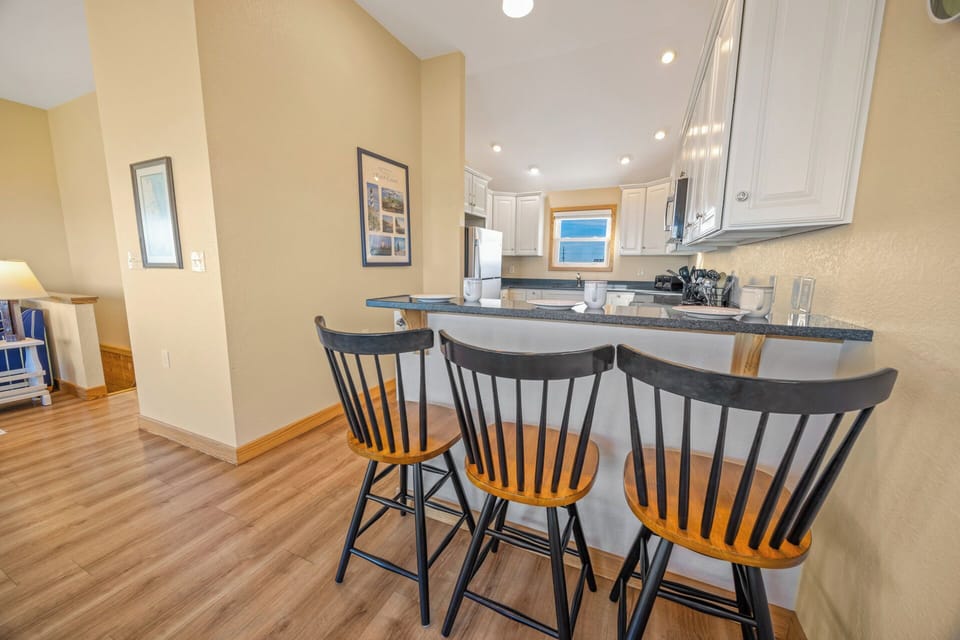 Breakfast bar, perfect for keeping the chef company.