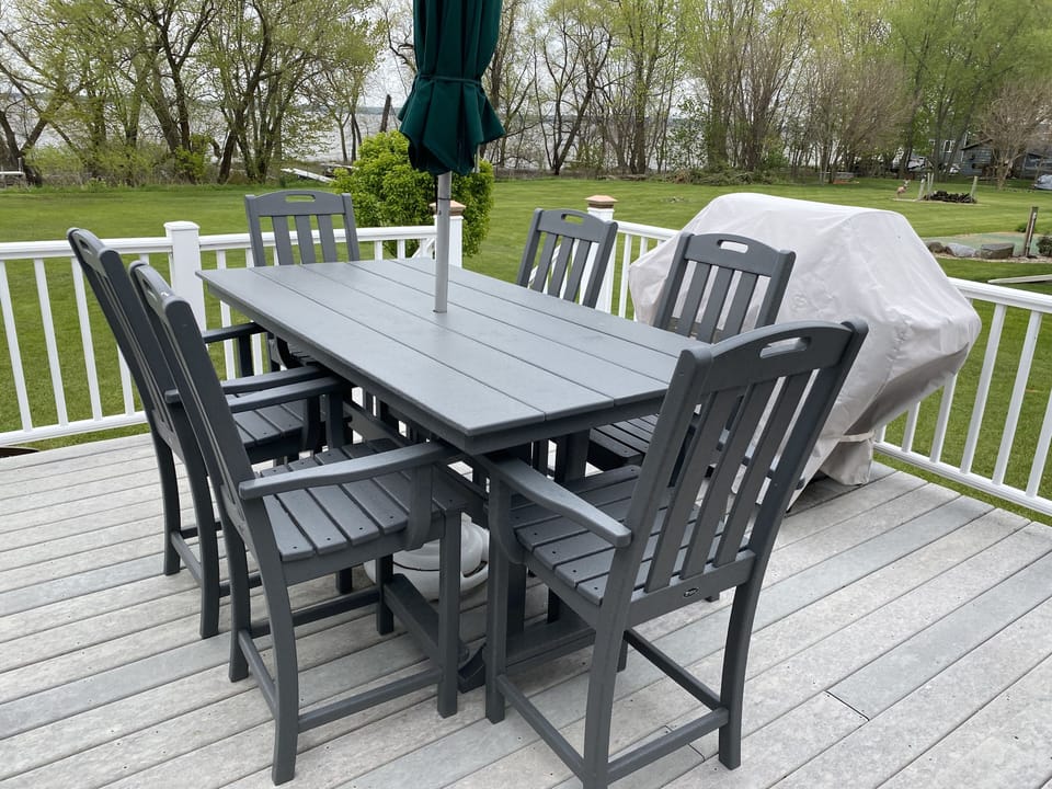 Outdoor Dining over looking the Lake. Weber Grill - propane provided