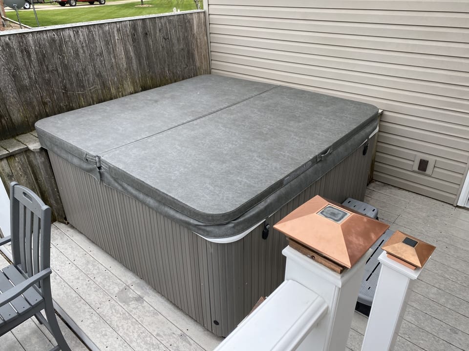 Hot Tub seats 6 people
