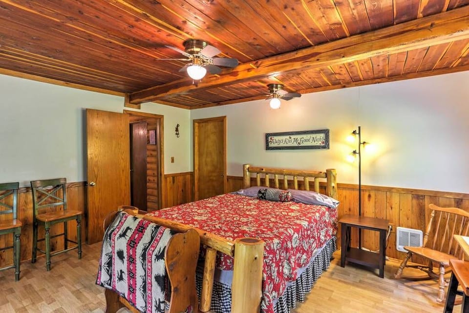 Master Bedroom with Queen Bed