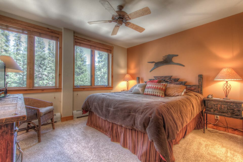 Master with en suite bath and gorgeous view.  King bed and upgraded linens.