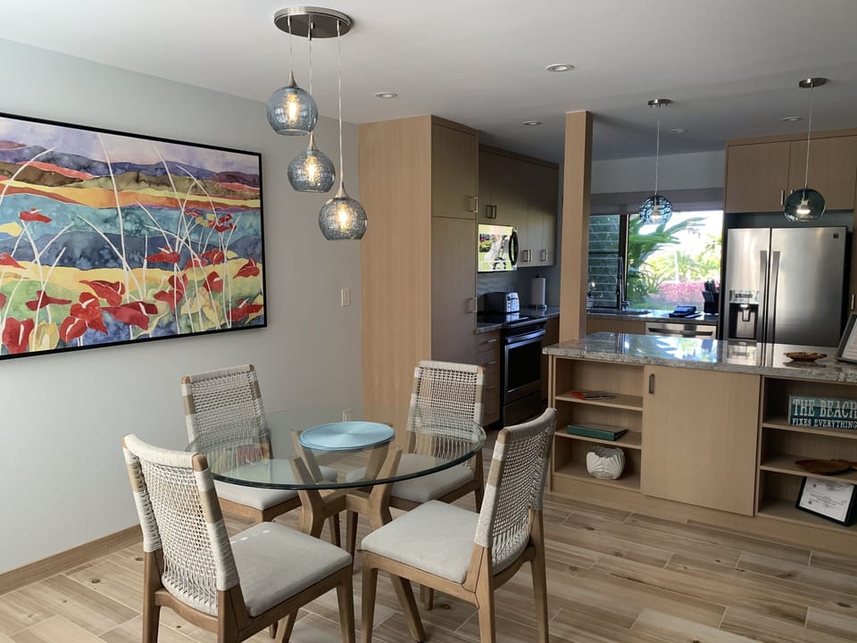 Dining Room w/Sherri Reeves Art