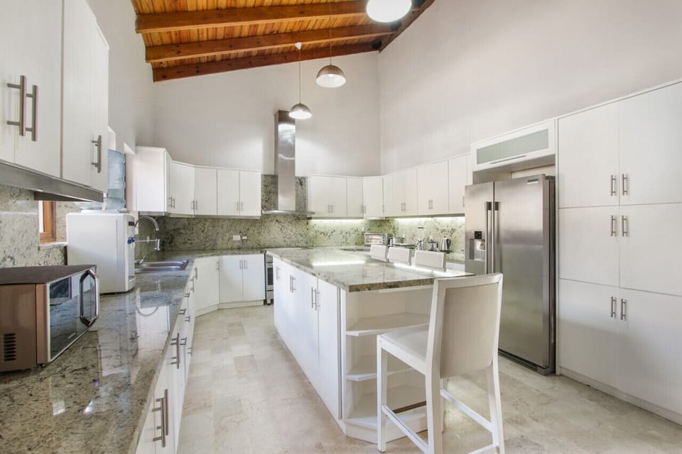 Las Cañas 20: fully equipped kitchen with private chef included
