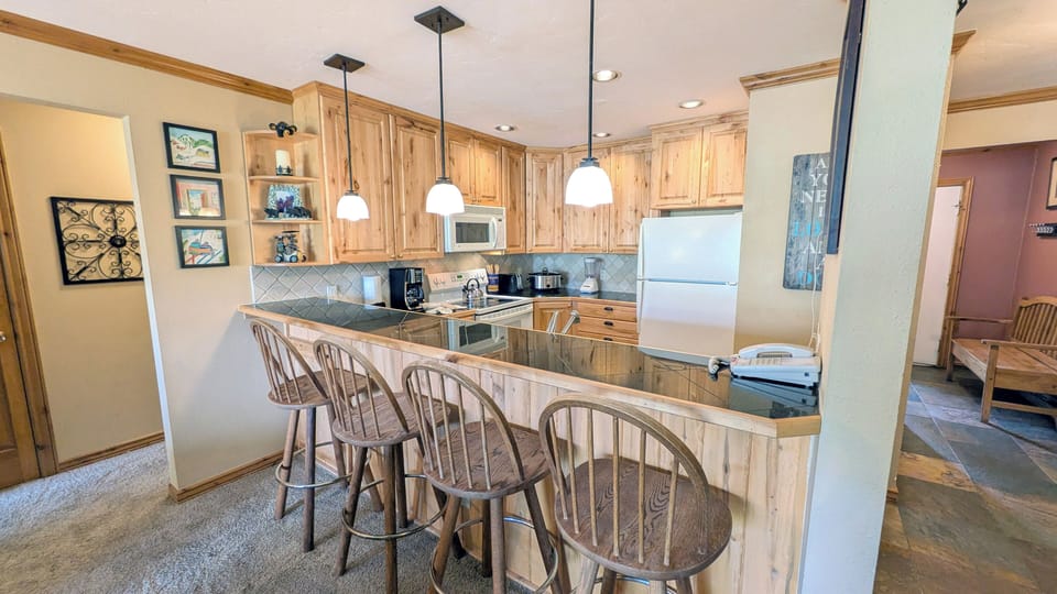 Beaver Creek West Condo C3 kitchen with breakfast bar