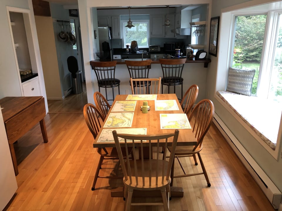 dining room looking north to kitchen